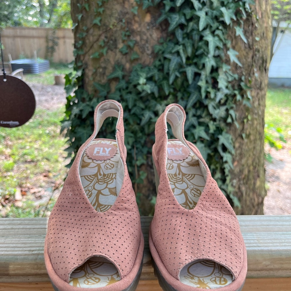 FLY LONDON Perforated Leather Wedges Womens 38 Pink Nubuck Slingback Peep Toe - Picture 2 of 11